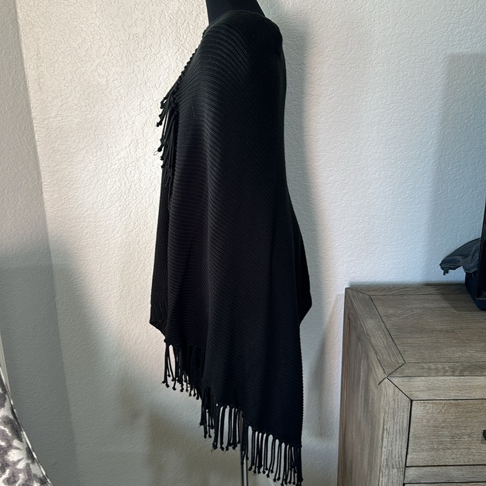 BCBGMAXAZRIA Womens Fringe Poncho in Black - Picture 5 of 9